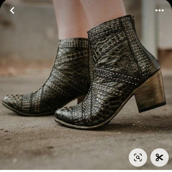 Freebird by Steven Shoes - Freebird By Steven Nelle Black/grey Snake Stud Anckle  women Boots 7